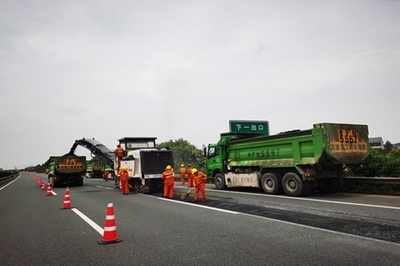 嘉通高速路面专养护项工程正式启动